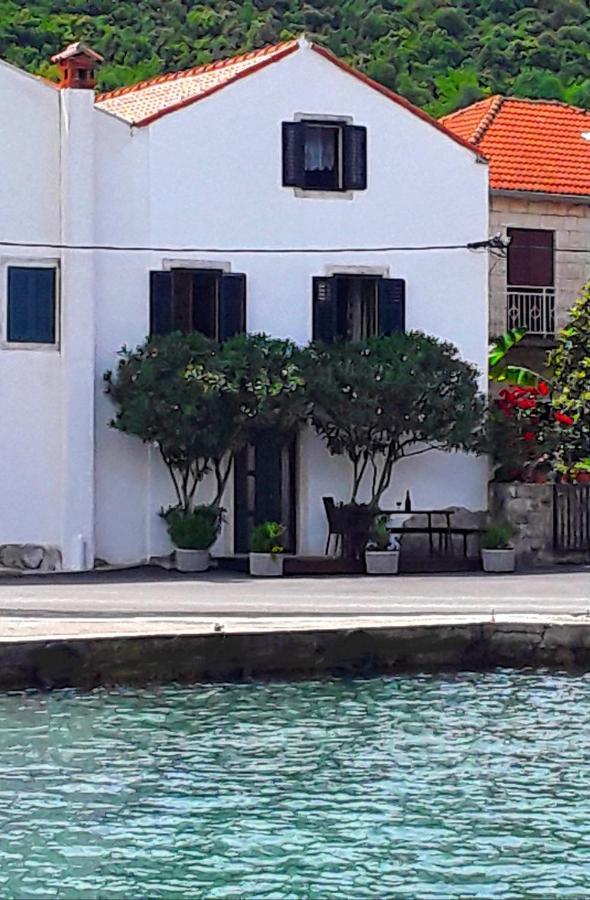 Holiday Home By The Sea--Bougainvillea ストン エクステリア 写真