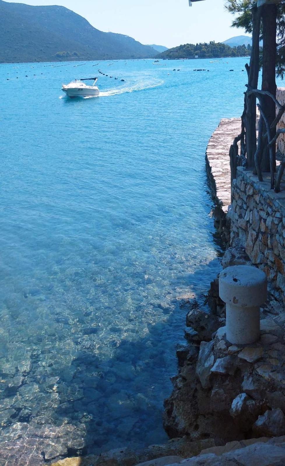 Holiday Home By The Sea--Bougainvillea ストン エクステリア 写真